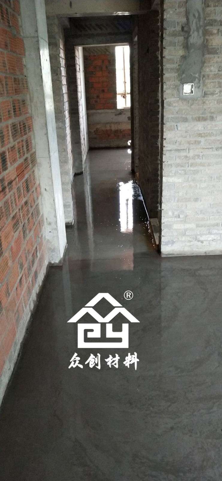 HKS改性聚丙烯保(bao)溫隔聲闆現場(chǎng)施工現場-灑水(shui)養護